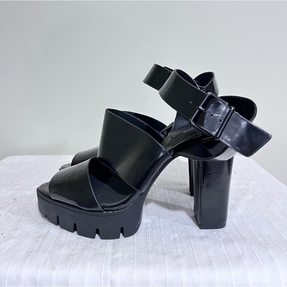 Forever 21 black chunky sandal